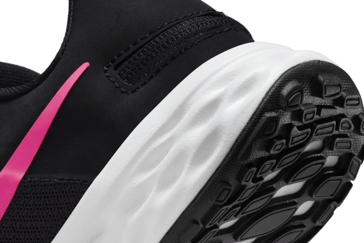Nike Revolution 6 FlyEase foam