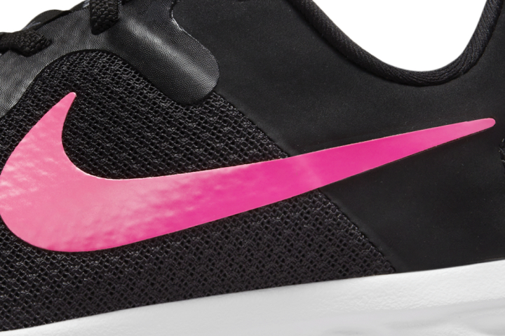 Nike Revolution 6 FlyEase logo