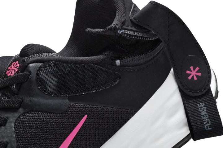 Nike Revolution 6 FlyEase zipper lockdown