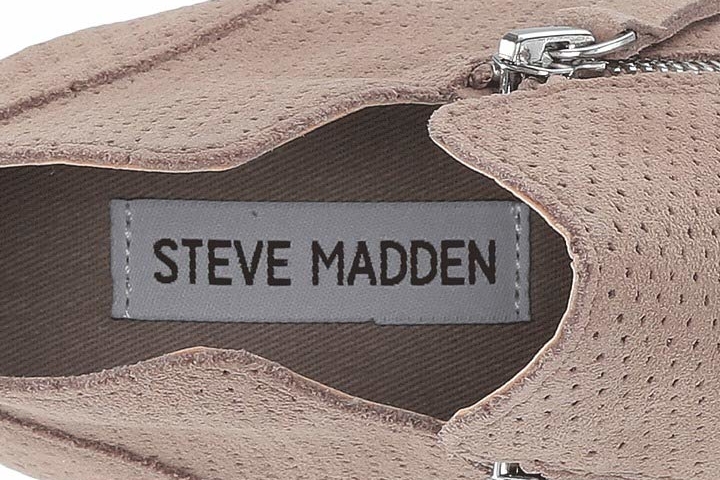 Steve Madden Caliber Wedge Logo