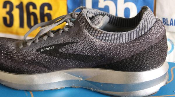 brooks levitate 2 le mans