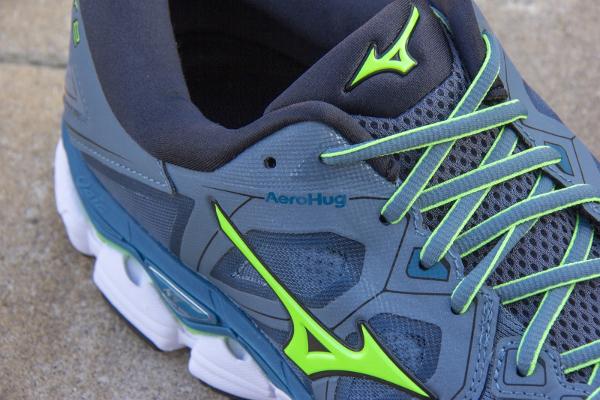 mizuno wave aero hug