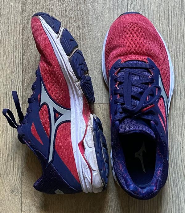 mizuno wave rider weight