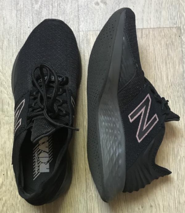 all black new balance running shoes