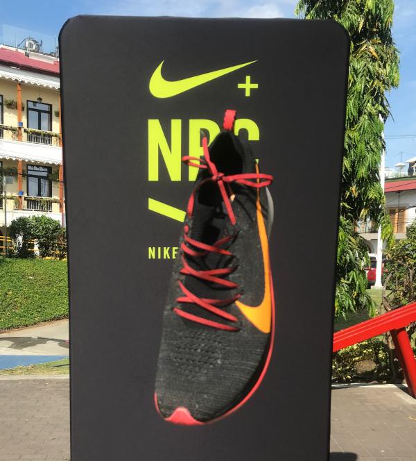 nike zoom fly flyknit carbon plate