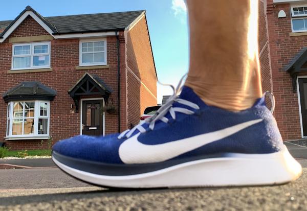 zoom fly flyknit road runner sports