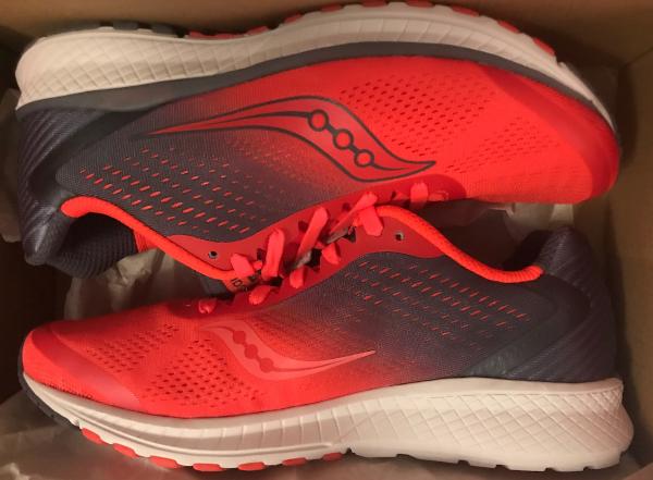 saucony breakthru road running shoes